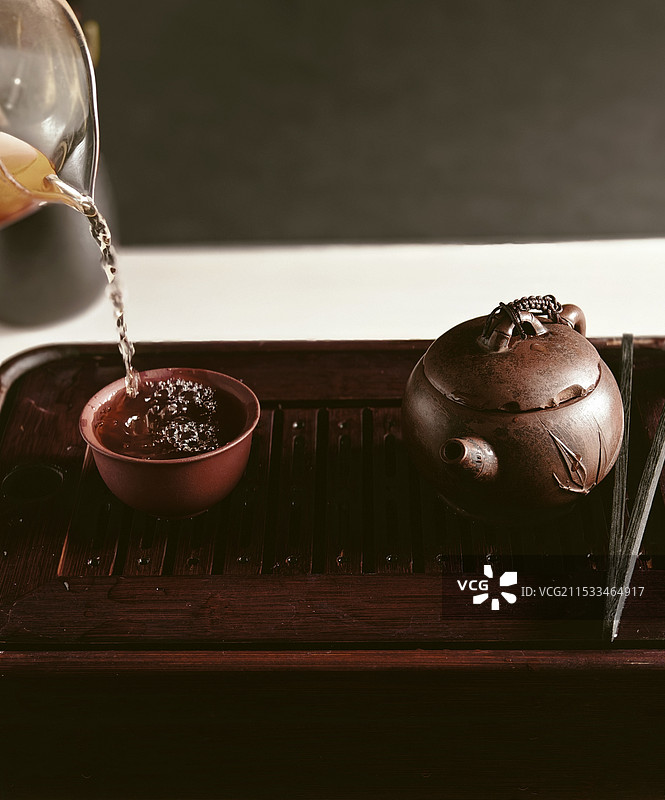 流动的茶图片素材