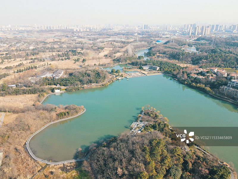 航拍视角下的珍珠泉图片素材