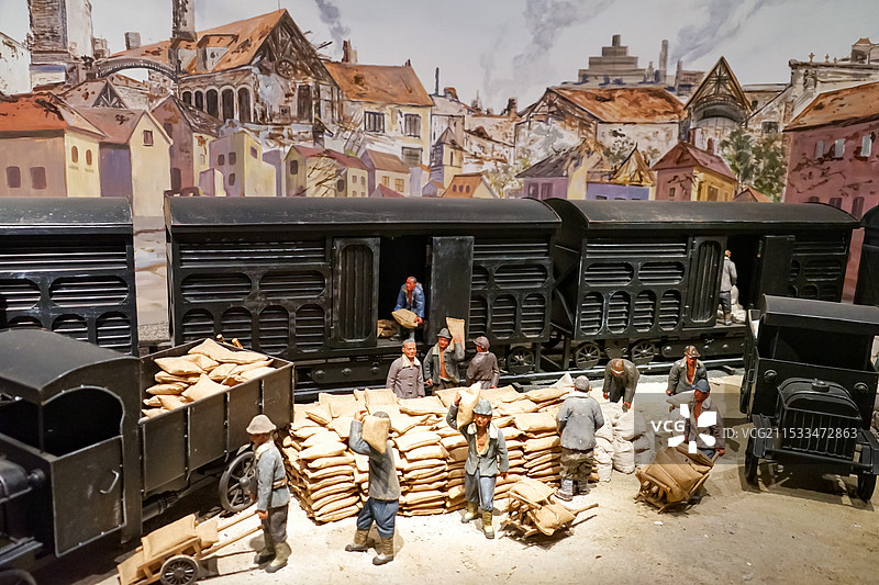 一战华工纪念馆工作中的劳工雕塑图片素材