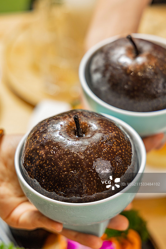 冻梨东北冻梨东北甜品爆汁水果汁水东北特产图片素材