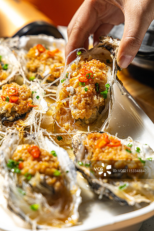 蒜蓉粉丝蒸生蚝蚝仔夜宵排挡烧烤海鲜鲜美蚝肉图片素材