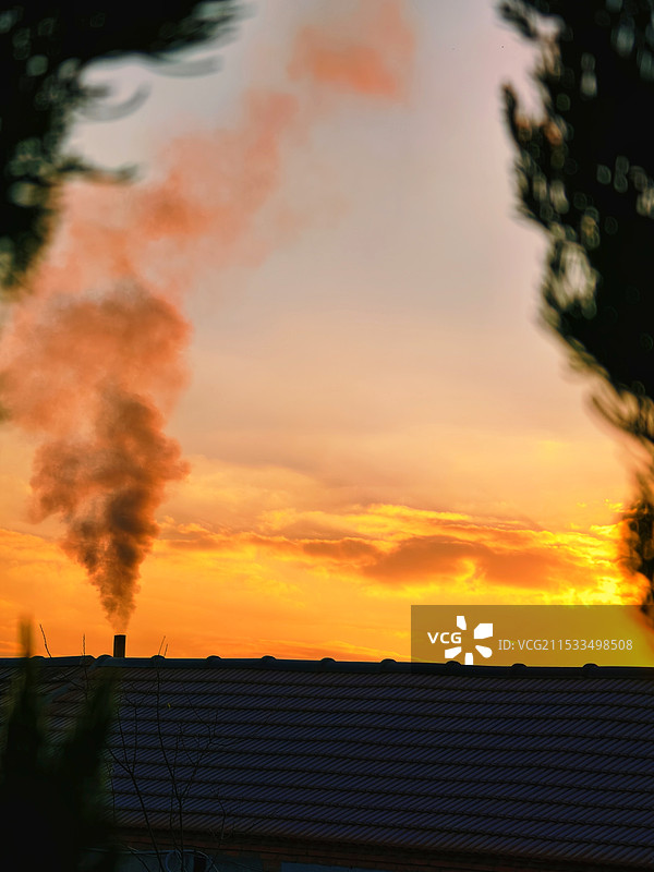 炊烟袅袅图片素材