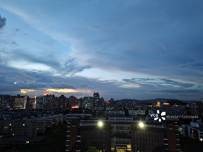 夜幕下的暨南大学图片素材