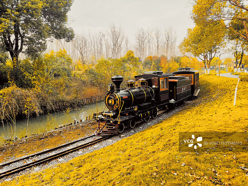 秋天的火车图片素材