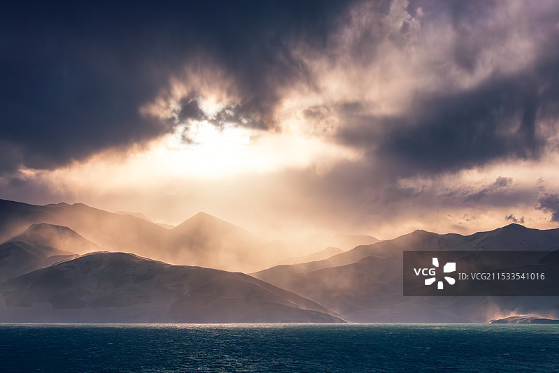 狂暴的白沙湖图片素材