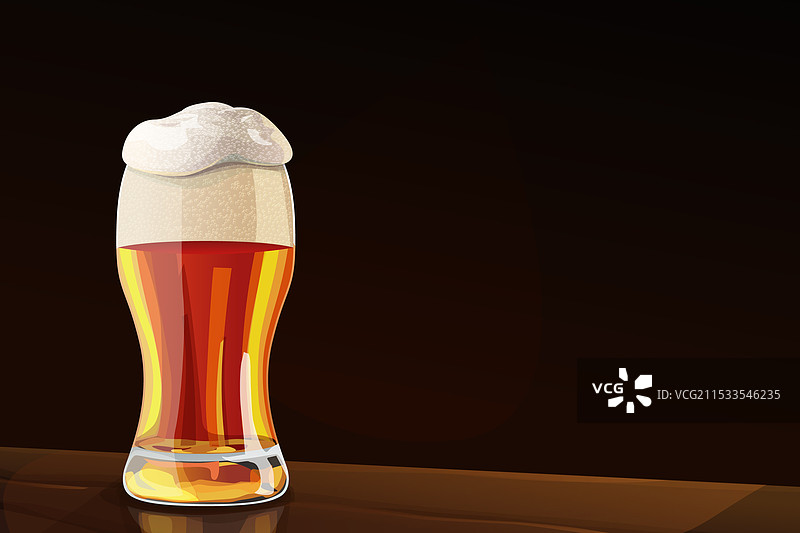 一个真实的啤酒杯在黑暗背景上图片素材
