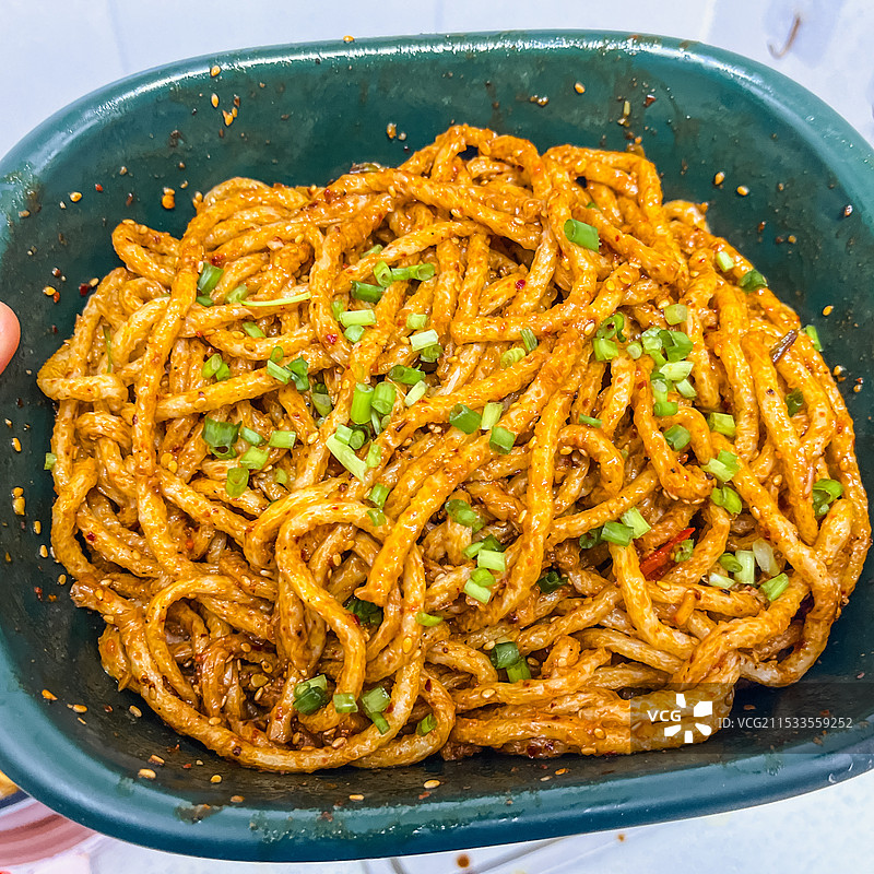 碗中食物的特写镜头—自制牛筋面图片素材