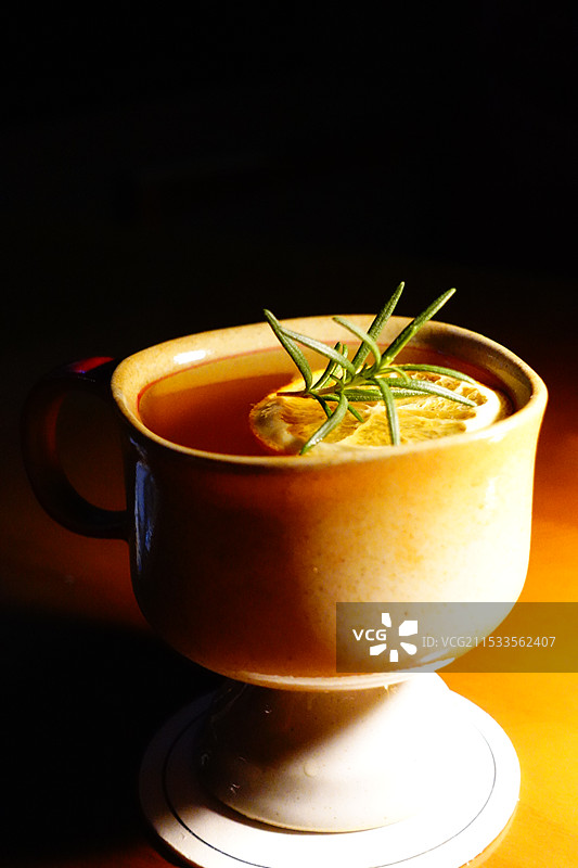 桌上饮料特写镜头图片素材