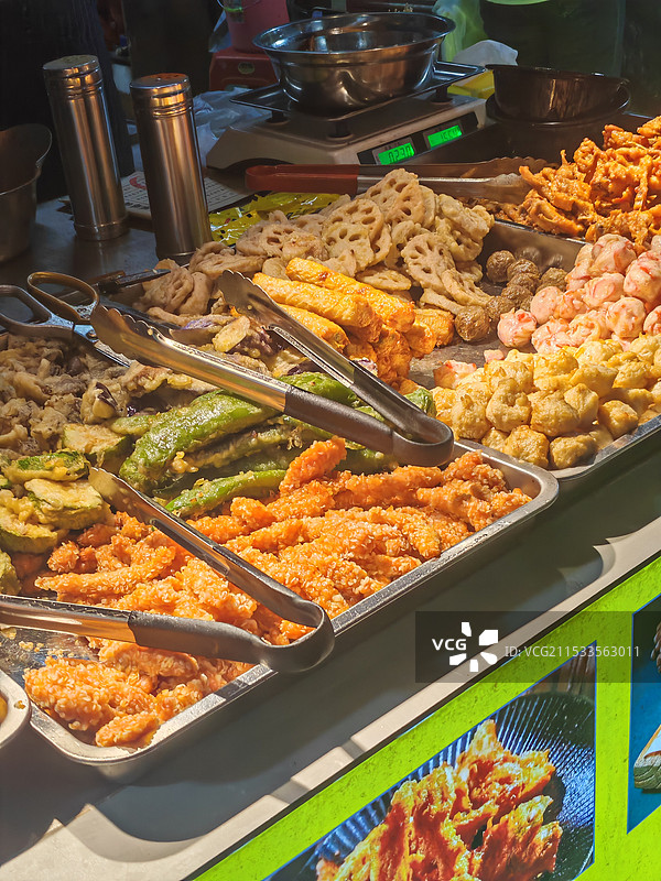 下班啦，来一点美味的炸串吧图片素材