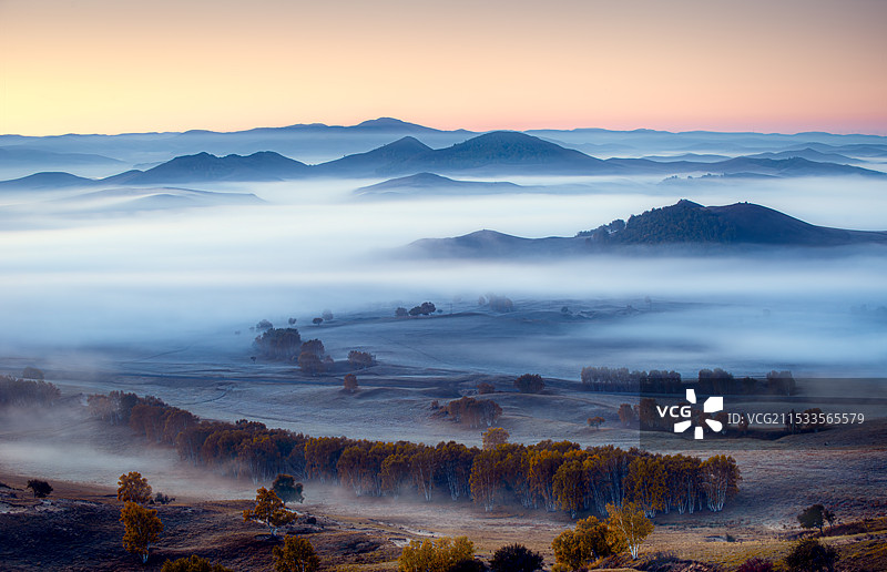 承德秋天的日出晨雾图片素材