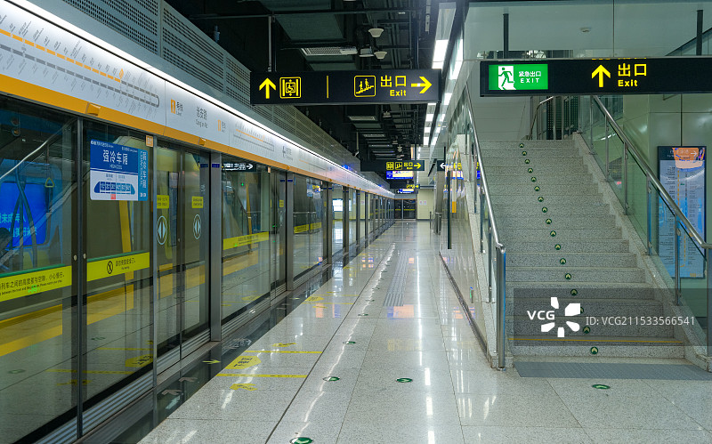 山东青岛地铁1号线沧安路站图片素材