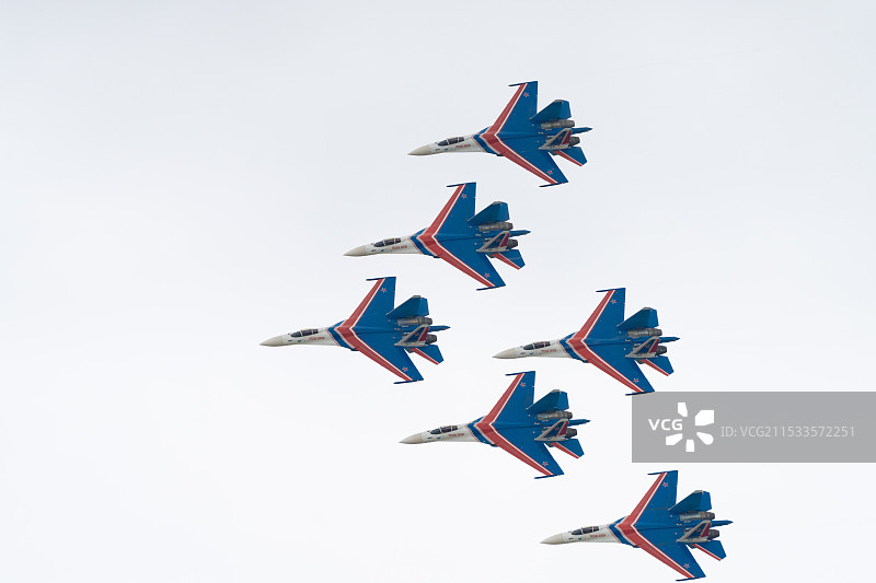 俄罗斯勇士表演队苏-35在珠海航展图片素材