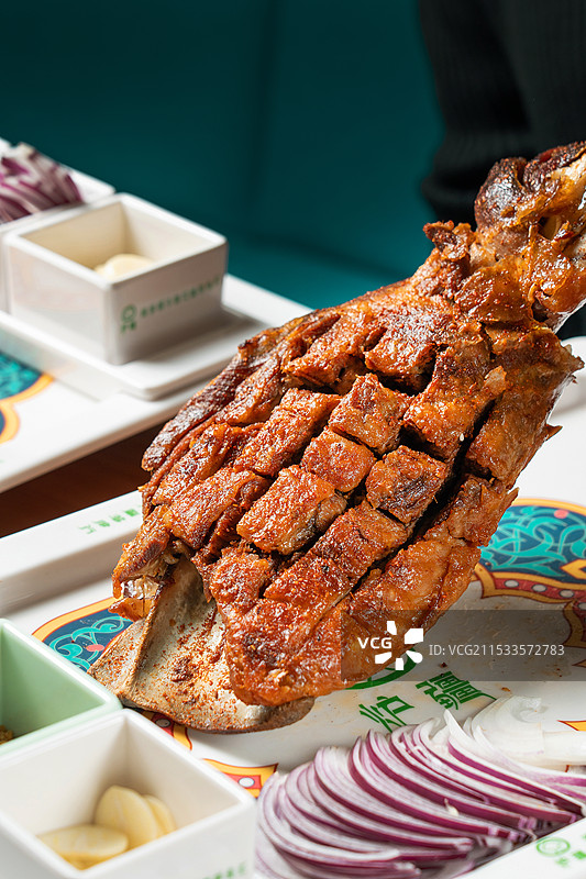 羊肉馕坑羊肉羊腿维族滩羊吃羊烤全羊烤羊肉串羊肉串撸串馕坑烤羊图片素材
