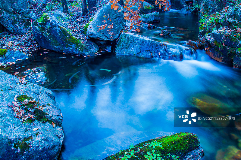 太行山秋色之清泉石上流图片素材