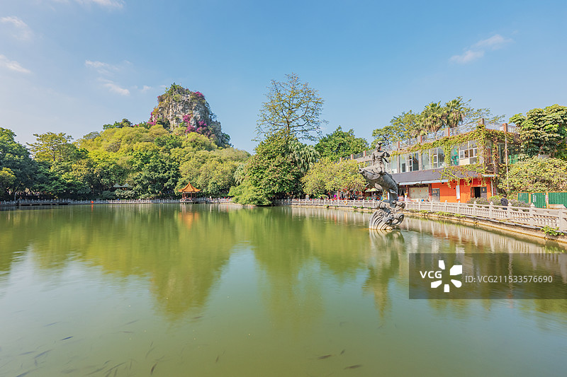 广西柳州立鱼峰风景区-鱼峰公园小龙潭图片素材