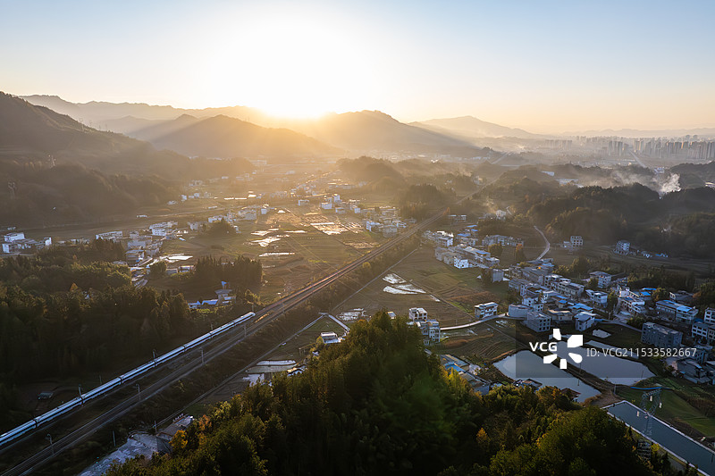 湖北凉城利川冬日暖阳下的城市风光图片素材