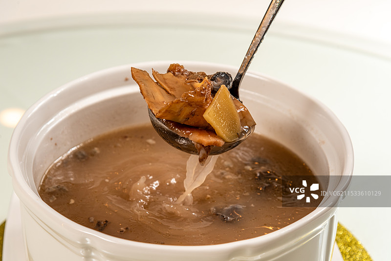 土茯苓煲草龟汤图片素材