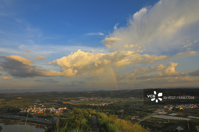 彩虹升起广西柳州市鹿寨县鹿山图片素材