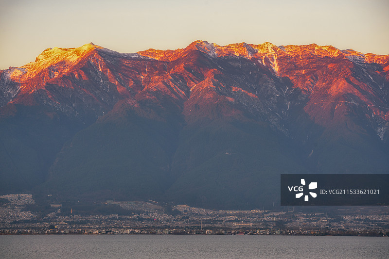 大理苍山文笔村日照金山图片素材