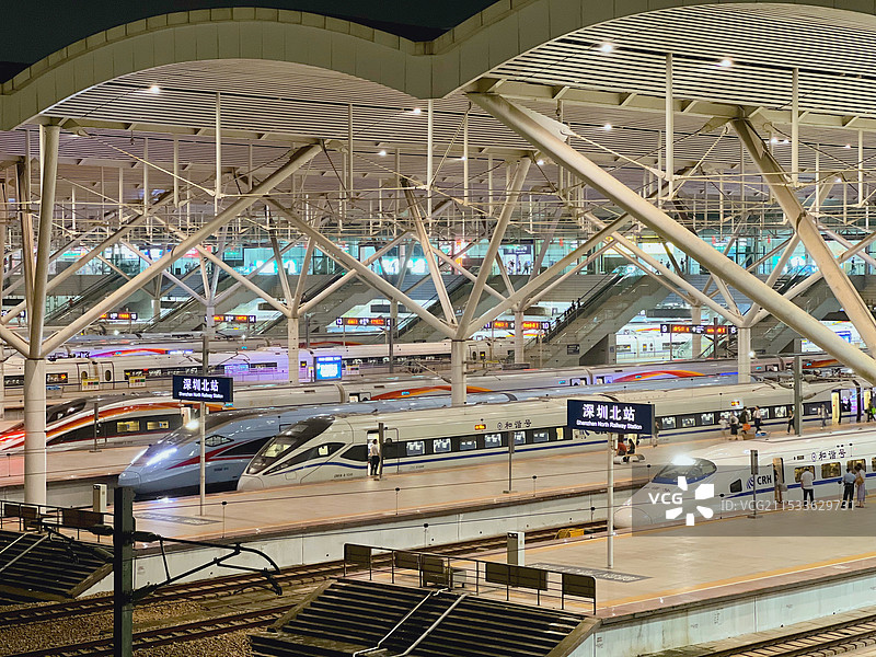 夜幕降临的深圳北站高铁站图片素材