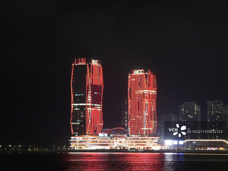 航拍华彩海口湾广场璀璨灯光秀图片素材