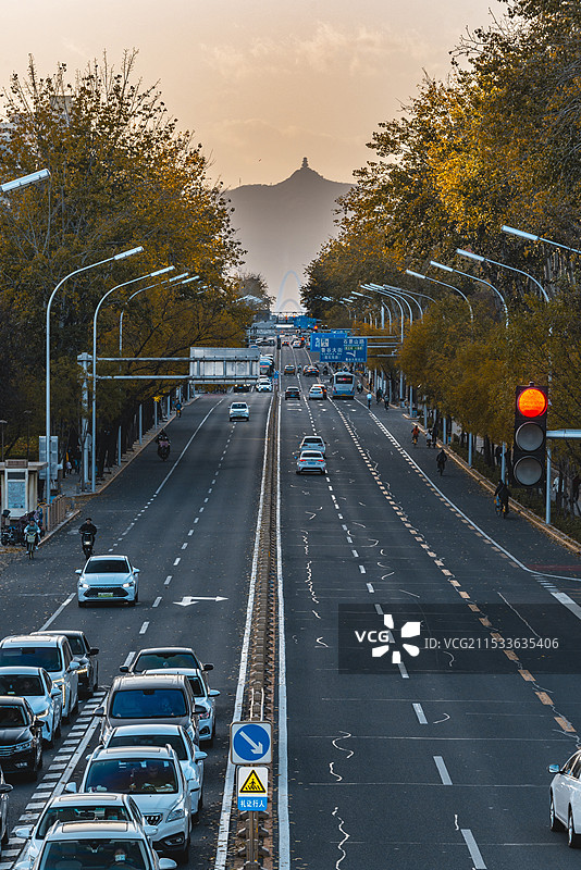 北京市石景山路远眺定都阁图片素材