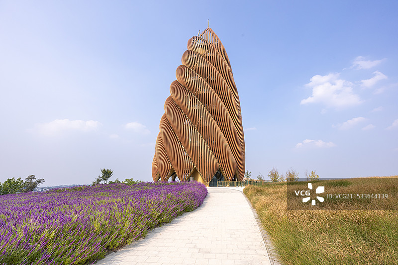 成都大熊猫繁育研究基地熊猫塔图片素材