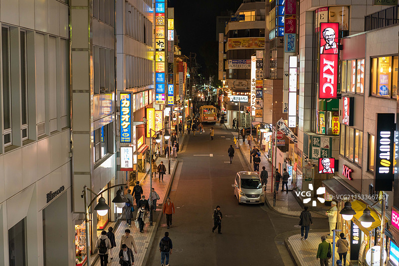日本神奈川县镰仓小町通商业街蓝调夜景！图片素材