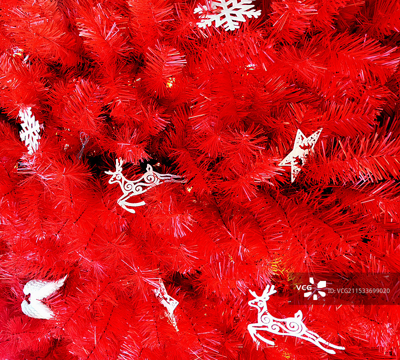 红色圣诞树装饰物静态拍摄作品图片素材