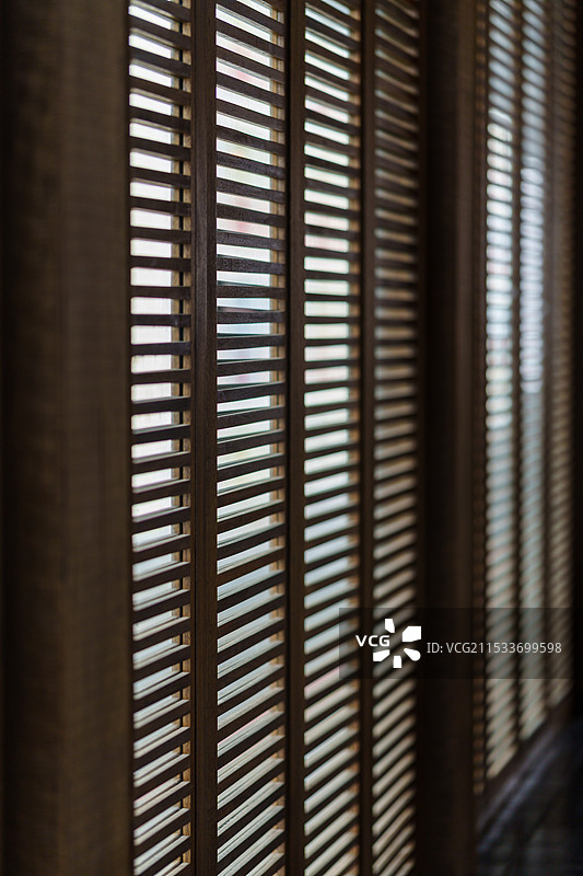 室内木质百叶窗图片素材