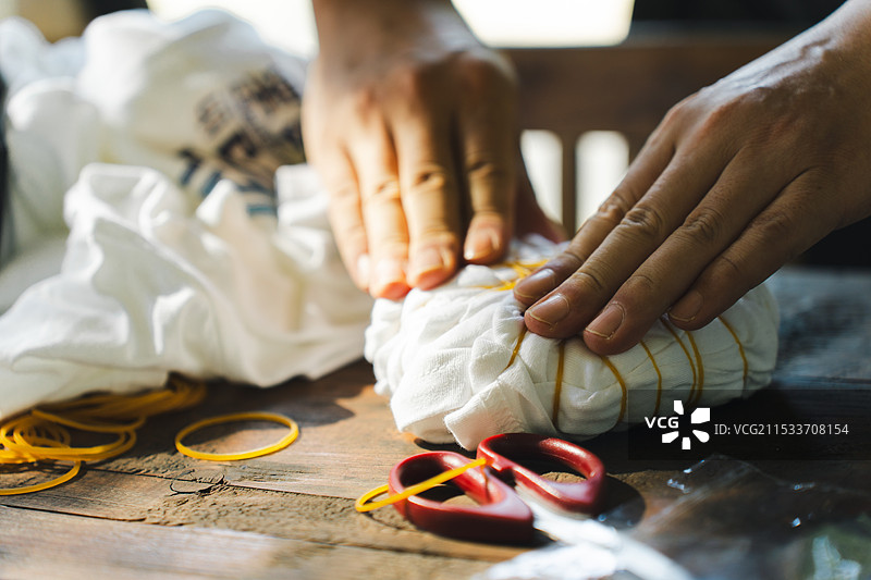 传统扎染之扎结图片素材