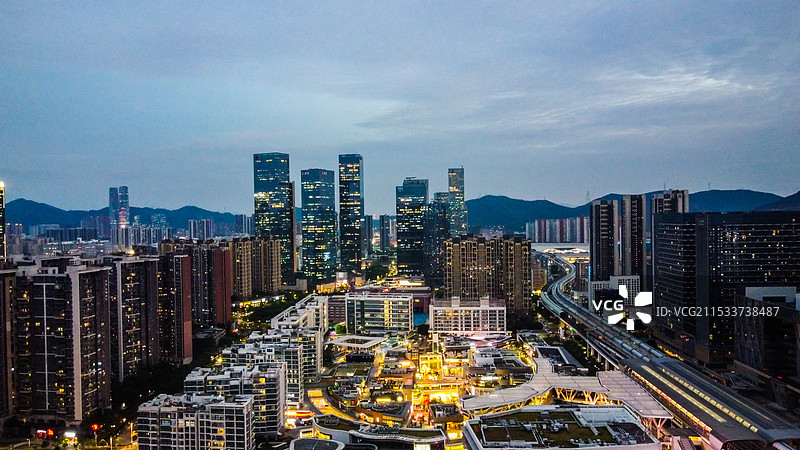深圳龙华红山CBD黄昏夜景图片素材
