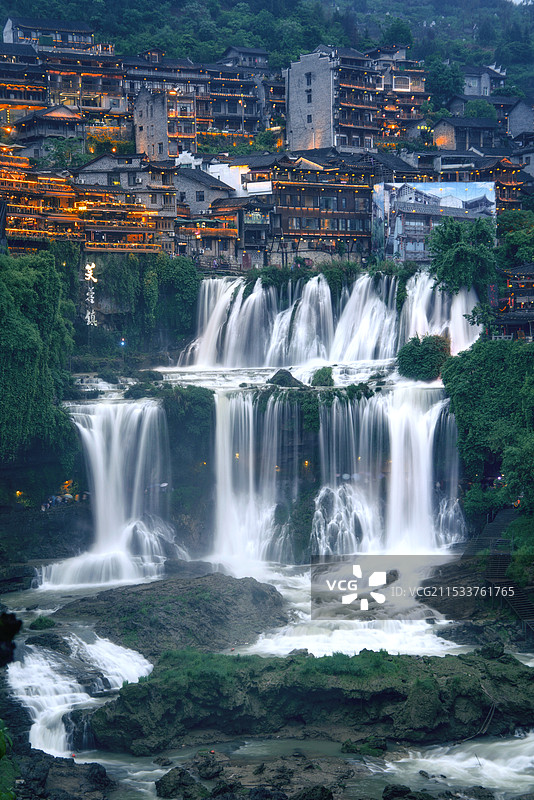 丰水期的芙蓉镇图片素材