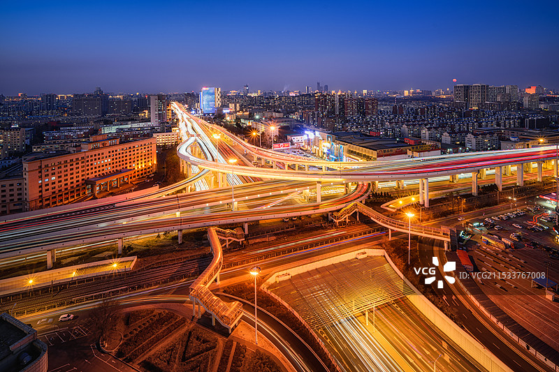 长春前进大街互通立交桥蓝调车轨图片素材