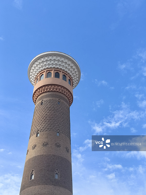 蓝天下的乌鲁木齐大巴扎塔图片素材