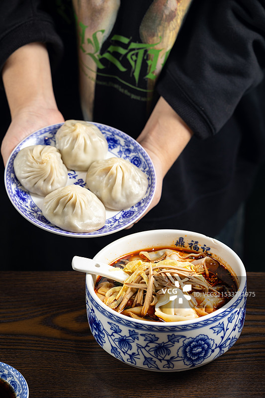 馄饨大馄饨面食面粉上海美食上海特产本帮小吃手工馄饨刀鱼馄饨烟图片素材