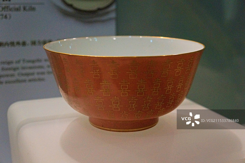 红地描金喜字碗图片素材