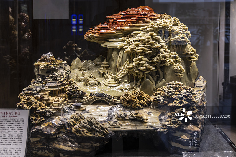 青田石雕，《日出东方》青田石，青田石雕博物馆藏图片素材