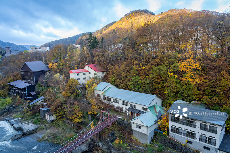 定山溪一带的秋景图片素材