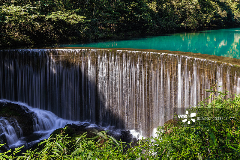 荔波小七孔之卧龙潭瀑布图片素材