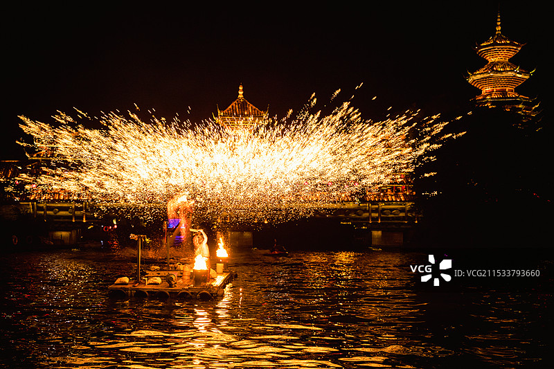 深圳锦绣中华民俗村非遗铁花绝技火壶表演图片素材