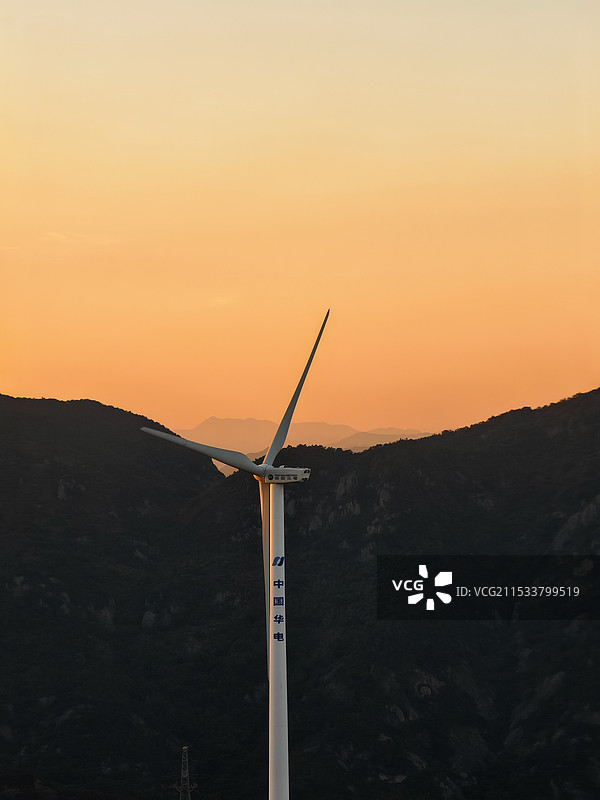 暮光之舞——连江海边山上的风车图片素材
