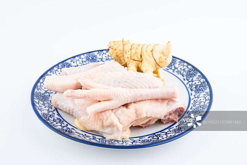 新鲜鸡肉和中药材黄精图片素材