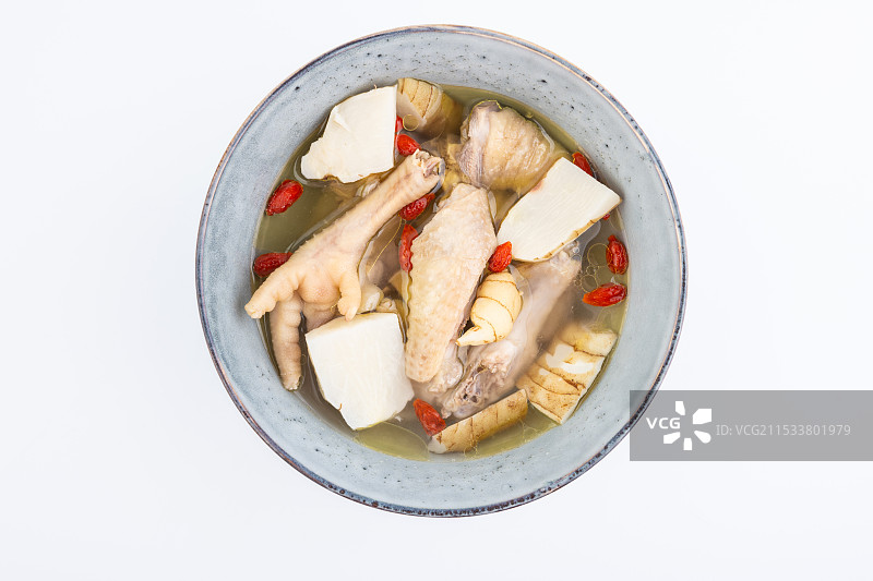一碗营养美味的黄精炖鸡汤图片素材