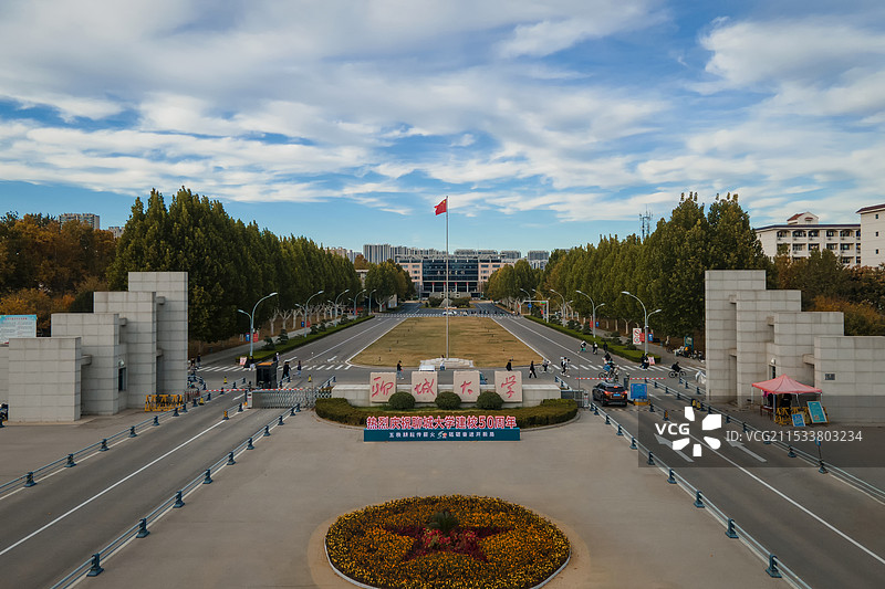聊城大学东校区南门图片素材