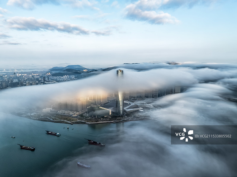 雾起云巅图片素材