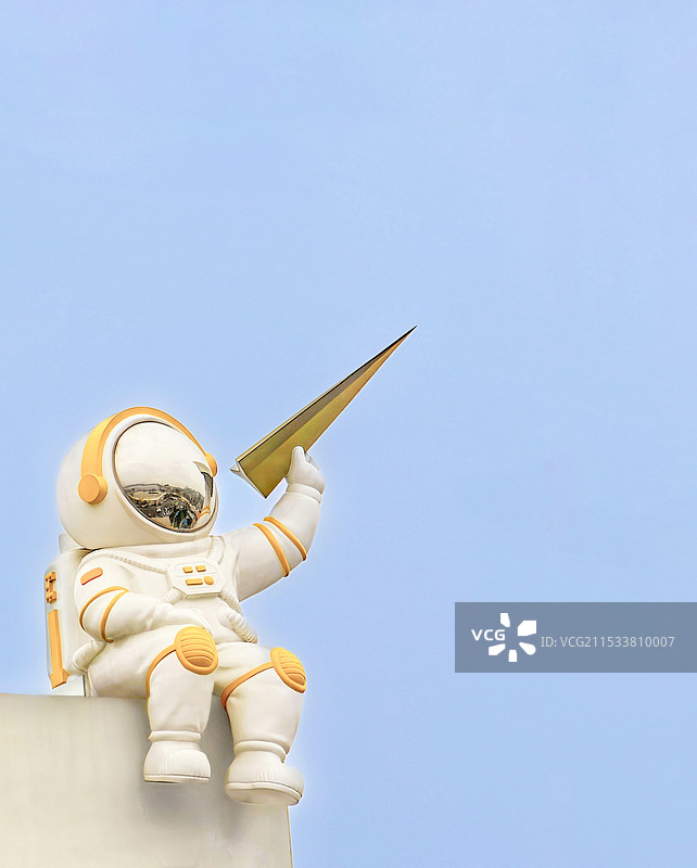 雕像太空人纸飞机图片素材