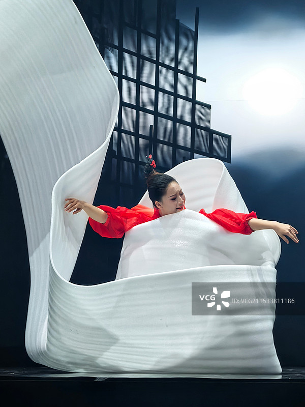 雪赋梅舞剧《生命之重》剧照图片素材