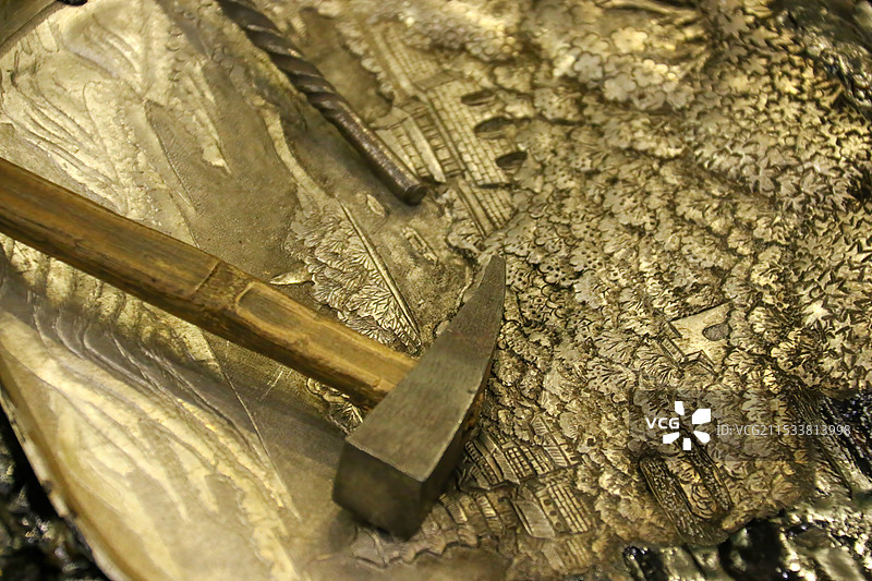 非遗传承人制作银器使用的工具图片素材