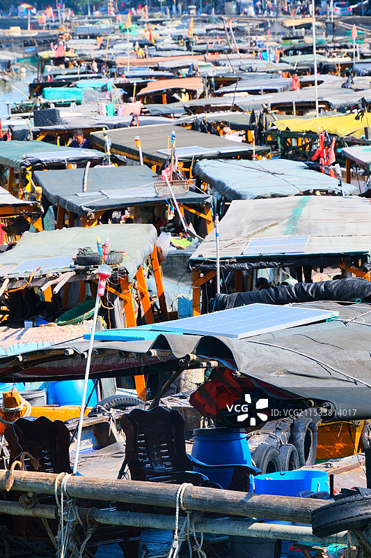 北海老街旁边的拥挤的渔船图片素材